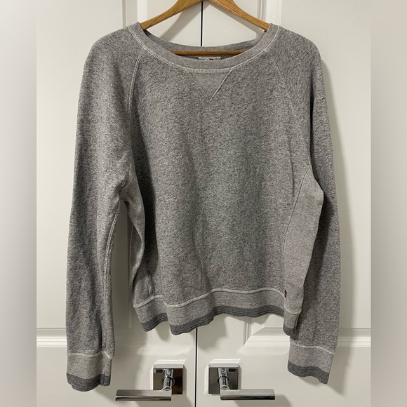 LEVI’S- heathered grey crew neck - Picture 1 of 3